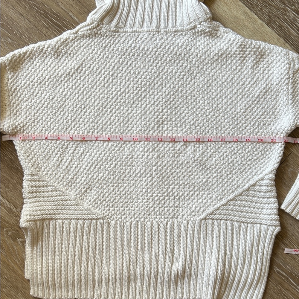 Elegant Rachel Ashwell Cozy Cotton Cream Cable Knit Turtleneck Sweater - Picture 8 of 13